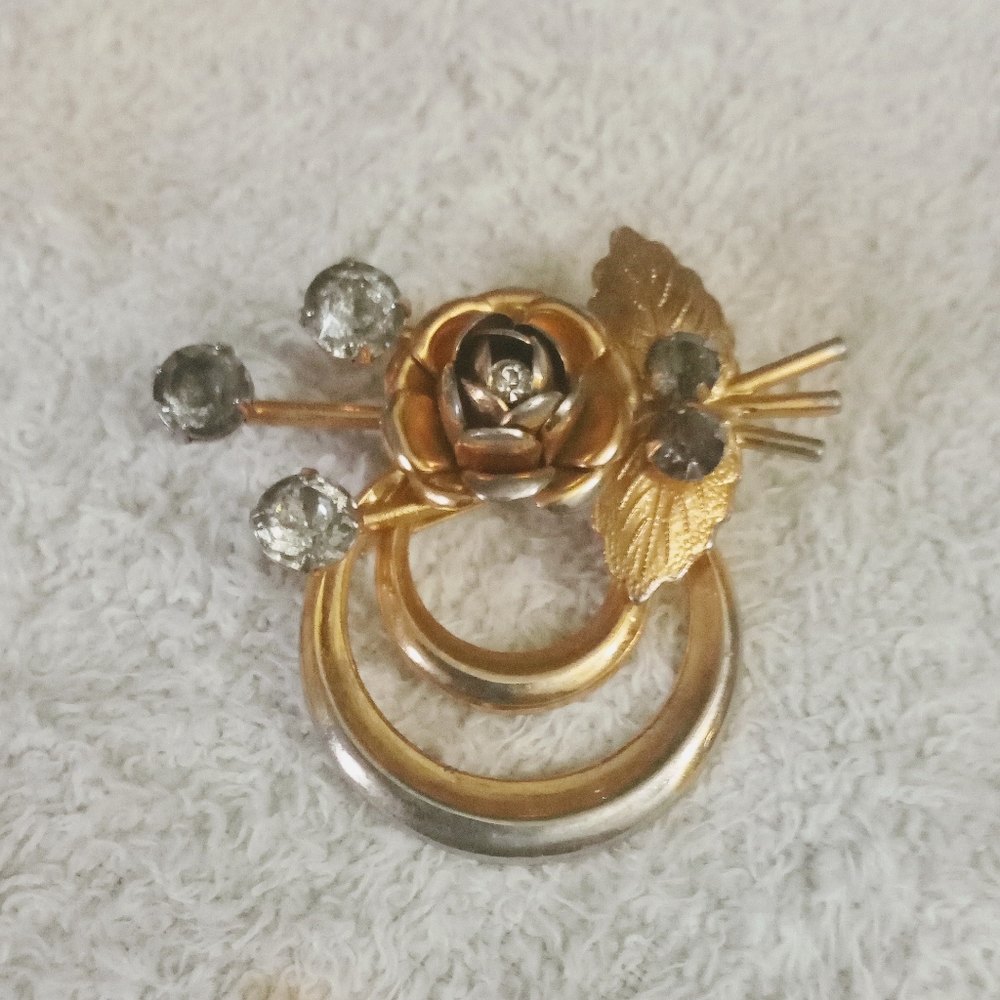 **Vintage Gold Rose Bouquet Brooch Pin